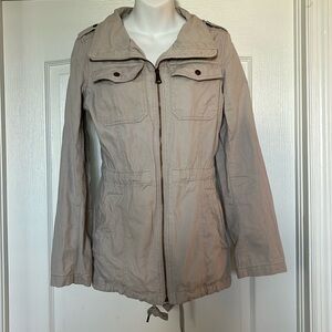 Asymmetrically utility coat